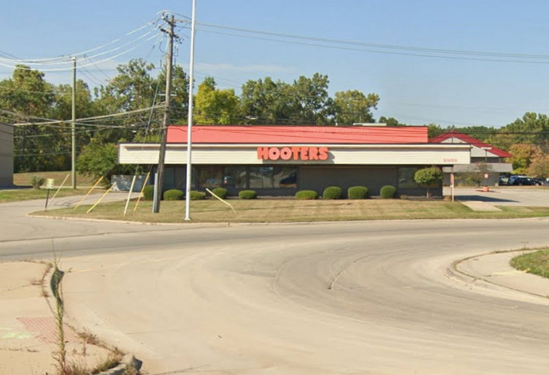 Hooters - Taylor - 21250 Eureka Rd